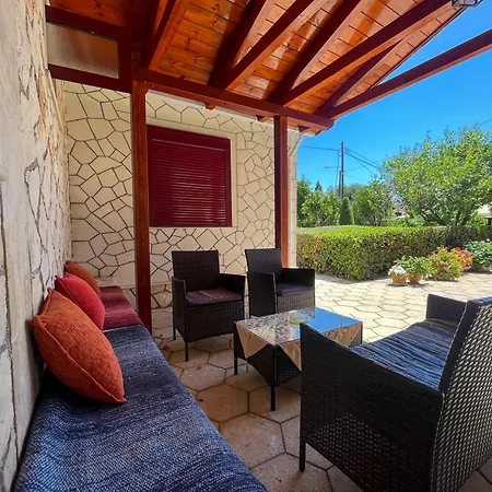 페타스 아파트먼트 자킨토스 타운