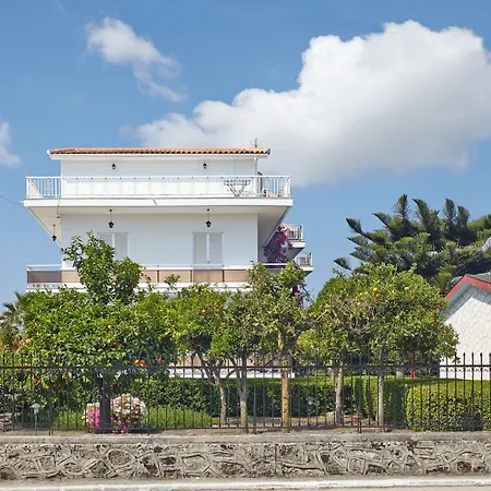 페타스 아파트먼트 * 자킨토스 타운