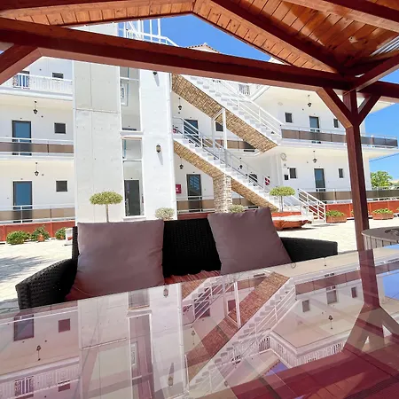 아파트 페타스 아파트먼트 자킨토스 타운