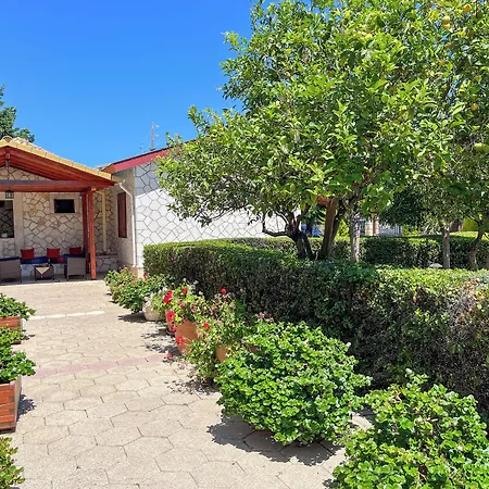 페타스 아파트먼트 * 자킨토스 타운