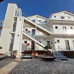 Pettas Апартаменты